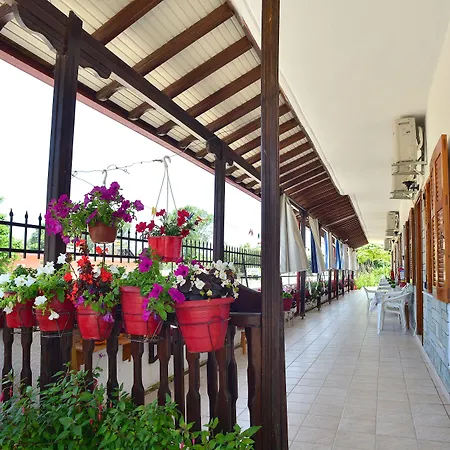 Cape Blue Paralía Skotínis