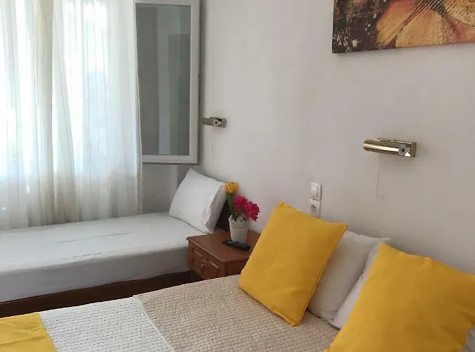 Cape Blue * Paralía Skotínis