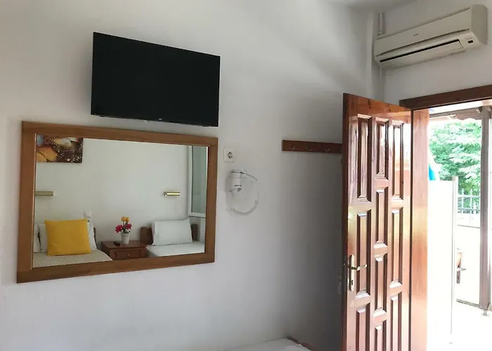 Cape Blue Paralía Skotínis